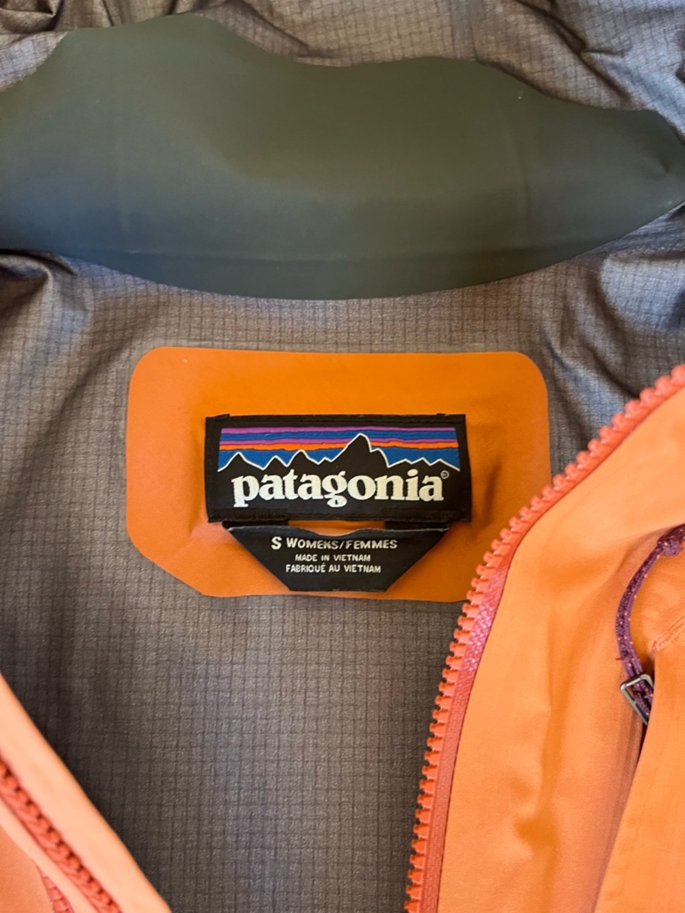 Patagonia Women’s GoreTex Technical Shell - Picture 5 of 6